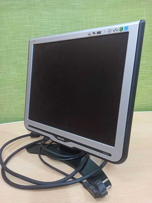монитор Philips.