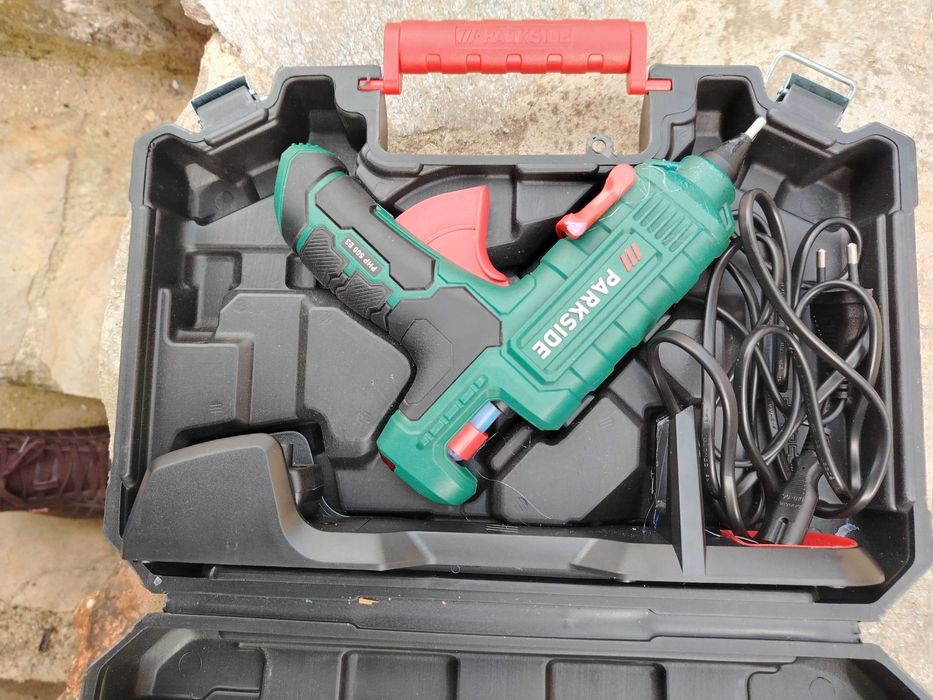 Пистолет, силикон, пръчици, нагорещява