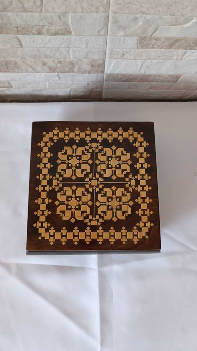 Стара дървена кутия за бижута - украсена с фурнир - №2