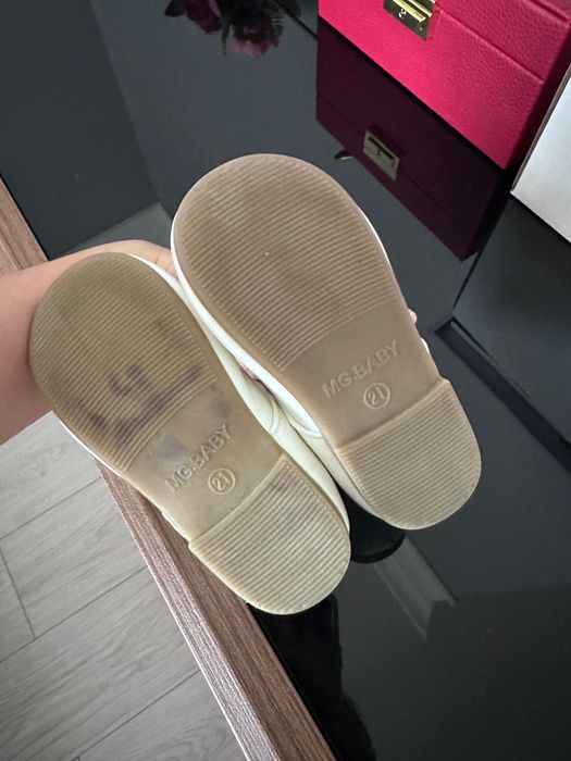 Продам детские туфельки