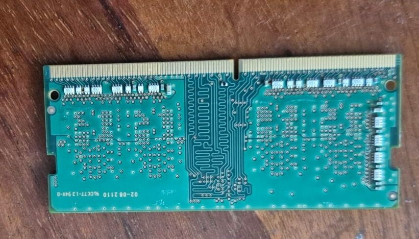 Vând memorie ram laptop 4 gb ddr4 , pc 3200.