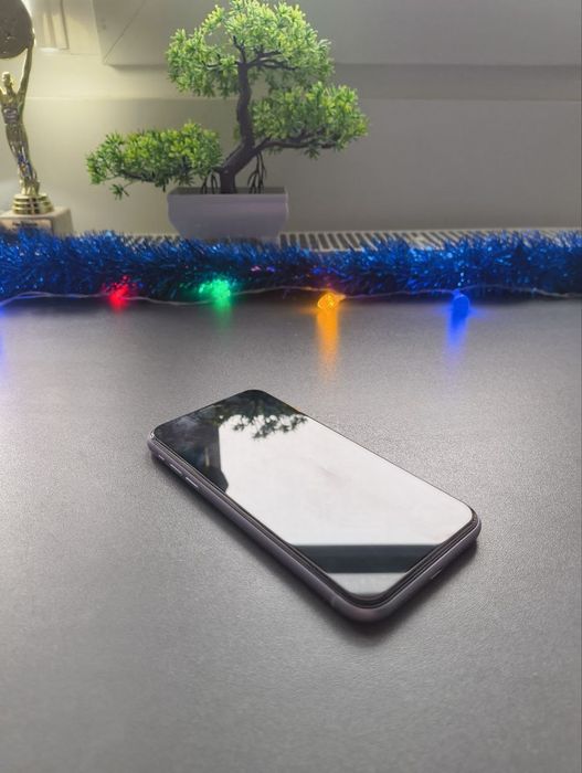 iPhone 11 64 GB (Като нов!)