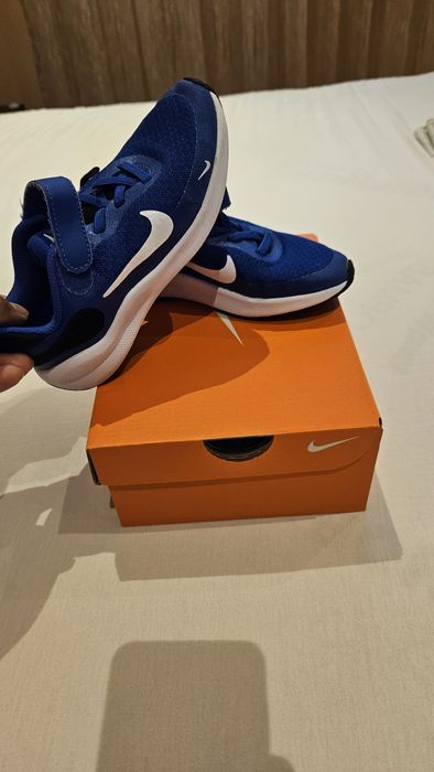 Маратонки Nike  revolution 7