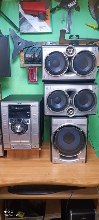 Combina Sony cu două boxe+sub