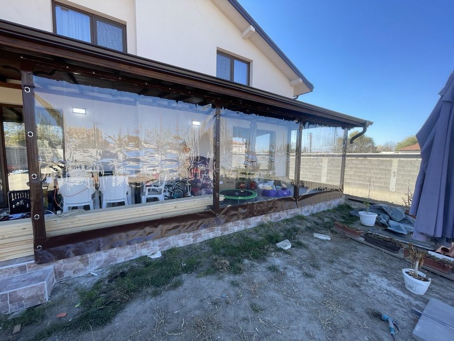 Ветроупорни завеси, тенти, сенници.