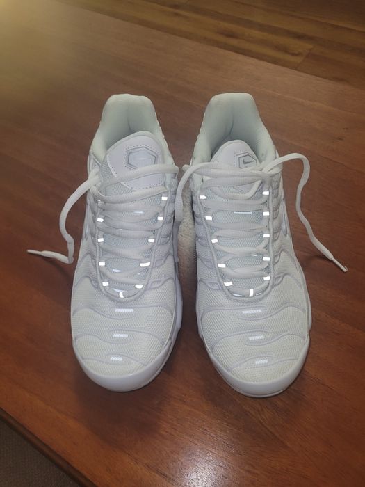 Vând adidasi nike tn