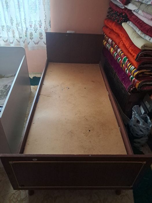 Karovat bir kishilik