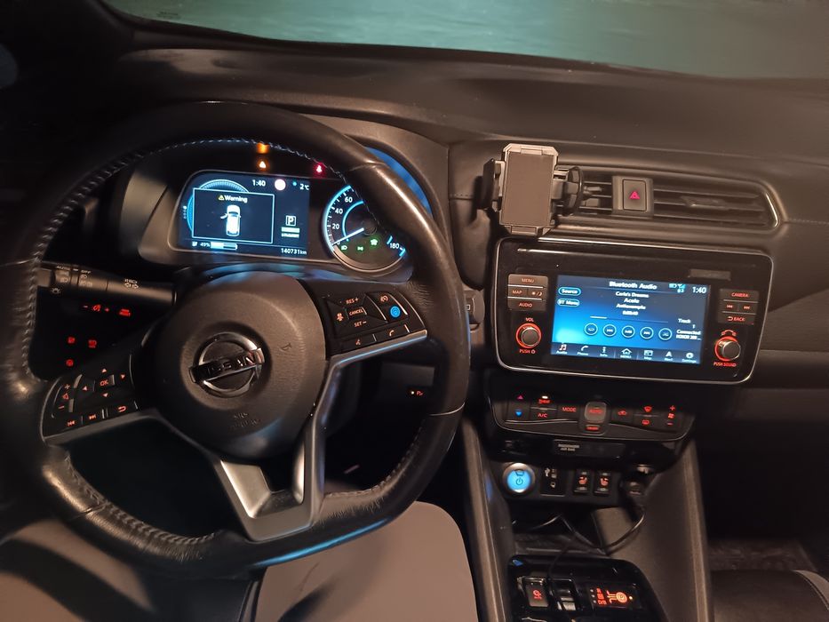 Nissan leaf  se accepta și unele schimburi prețul este pt cash
