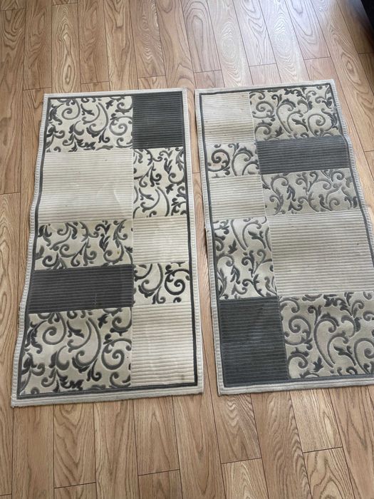 Продам 2 ковровые дорожки, размер: 1,6 х 0,8 серого цвета, самовывоз