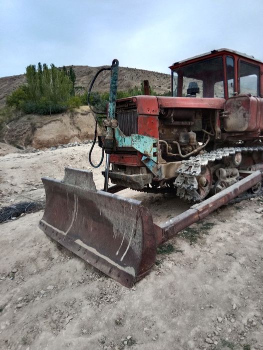 Buldozer DT75 sotiladi