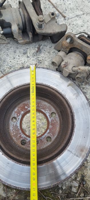 Дискове БМВ Е46 Спирачни апарати с накладки