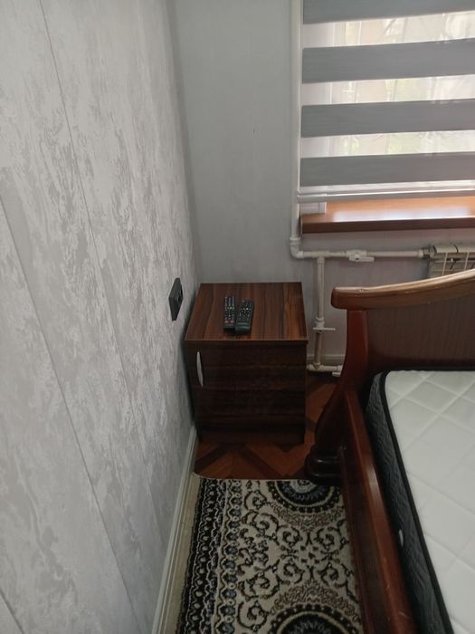 Spalniy MEBEL matrasi va ikkita tumbasi bilan