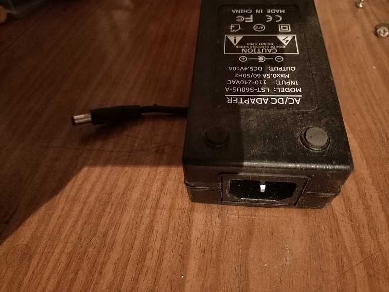 Продам блок питания "LST-S60U5-A".