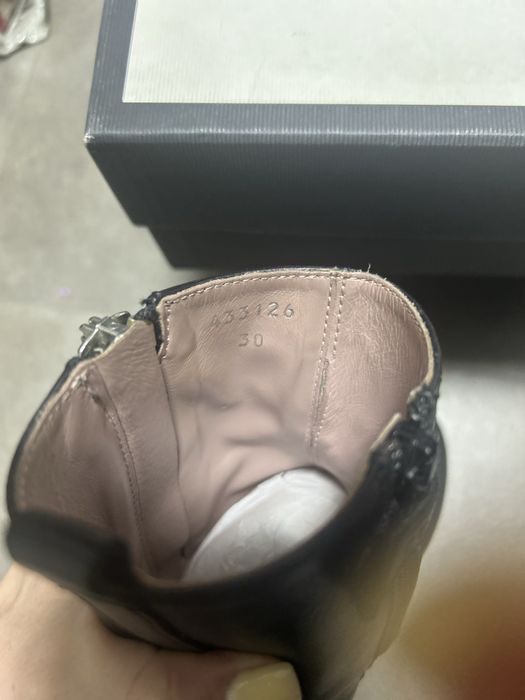 Продам детские ботинки кожанеые, оригинал