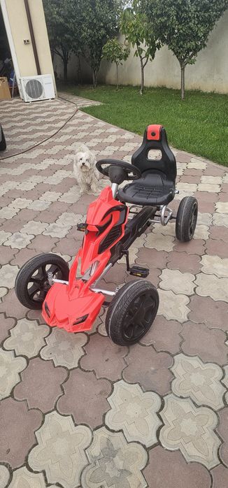 Kart cu pedale pentru copii