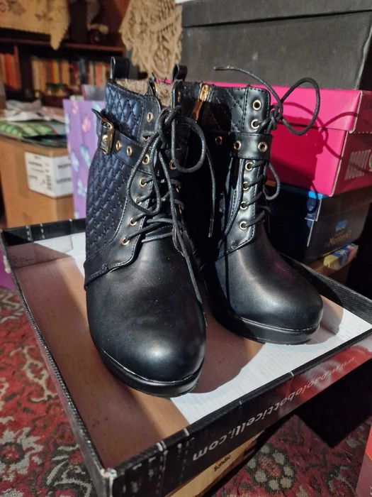 Нови обувки боти ток, платформи, топли, ЗИМНИ, удобни, велур, еко кожа