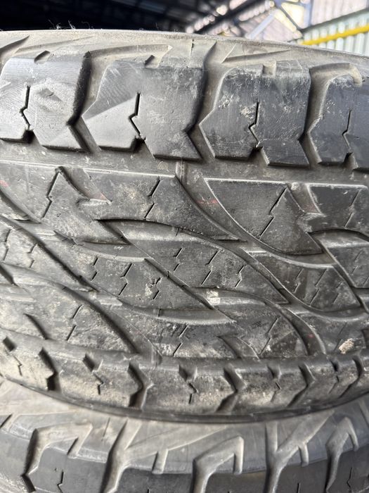 Продам комплект резины BRIDGESTONE 285/60R18