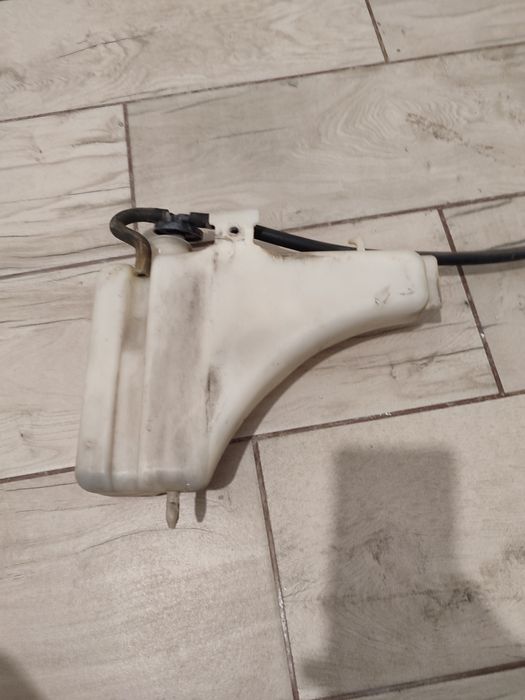 Продам Расширительный бачок на Тойоту ипсум