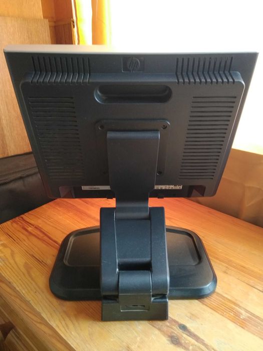 Монитори 2бр. •	Dell  и HP