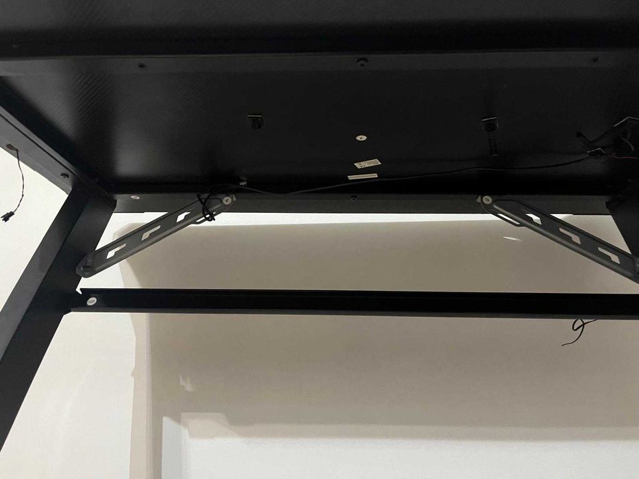 Birou metal & carbon