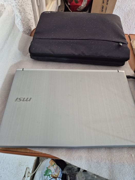 Laptop MSI  ms-16JD