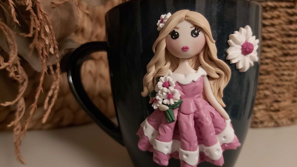 Cadou pentru sotie/iubita cana papusa fimo handmade blonda