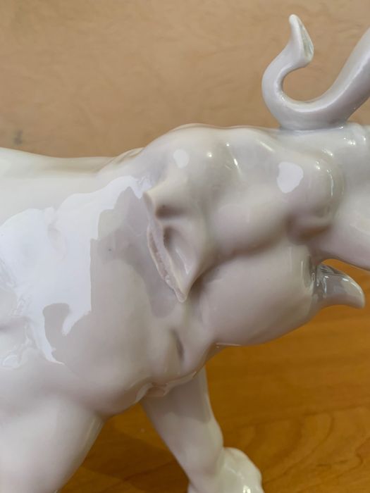 Статуэтка Слон фарфоровый СССР