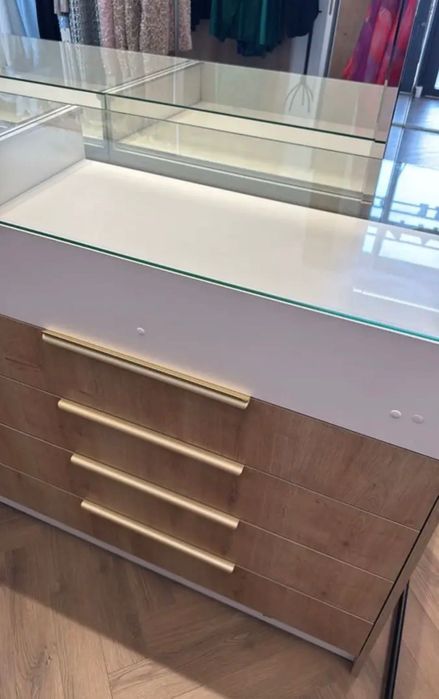 Продам угловой ресепшн камень