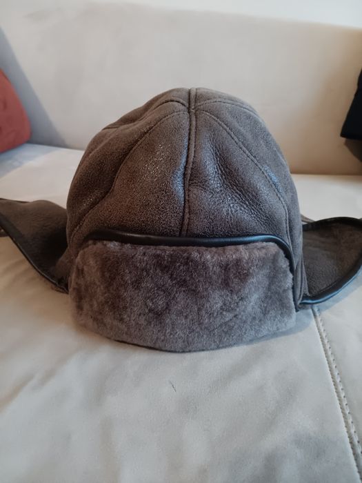 Кожена зимна шапка ушанка. шапка плетена
