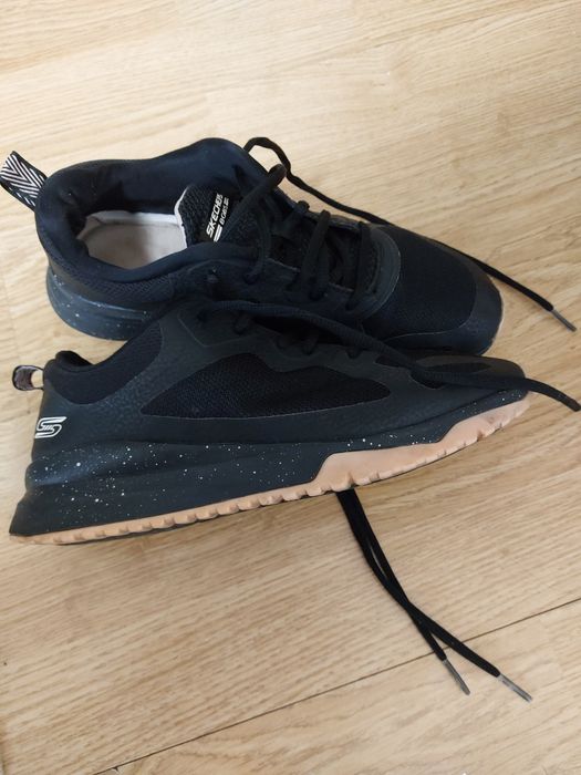 Vand adidasi Skechers