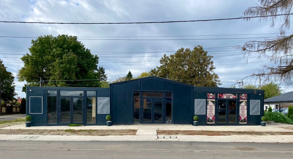 Spatii comerciale, depozit. Dridu (Ialomița) se inchiriaza si un fast food, shaormerie , complet utilata) Spatiile sunt in centrul localității.