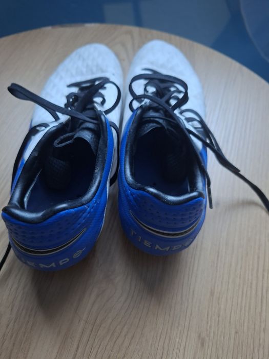 Vând ghete de fotbal