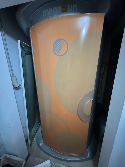 Aparat de bronzat solar MegaSun Tower Space 2000