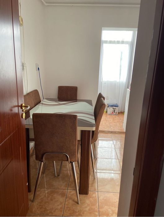 Masa și scaune bucătărie/living