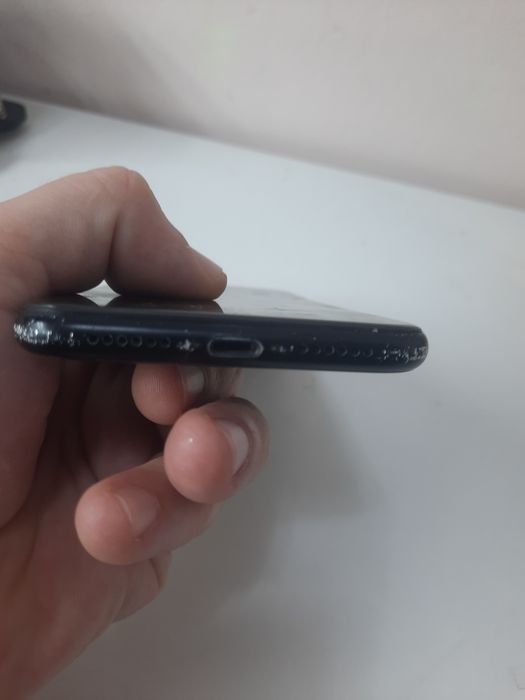 Продам iPhone XR