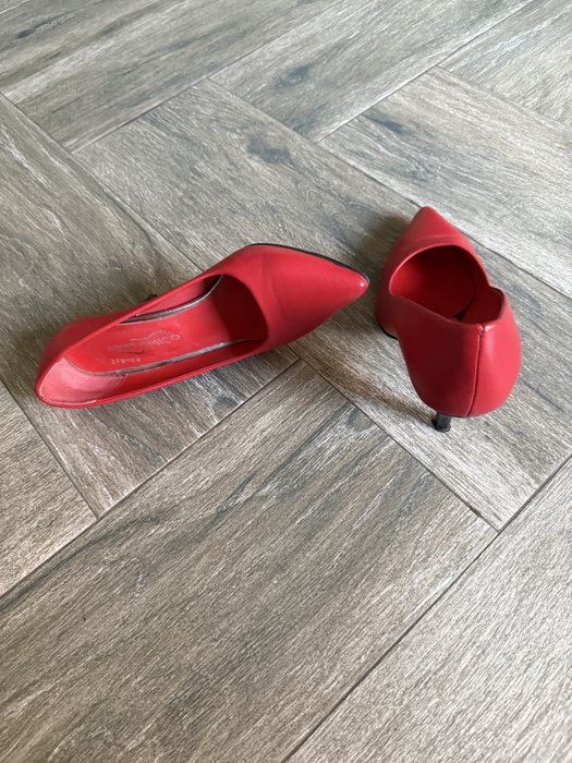 Червени елегантни обувки естествена кожа
