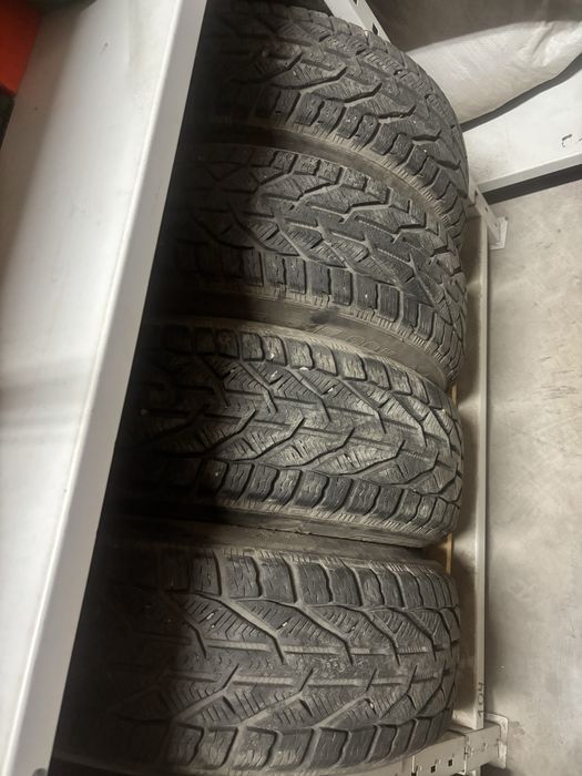 Продам шины 215/65 R17