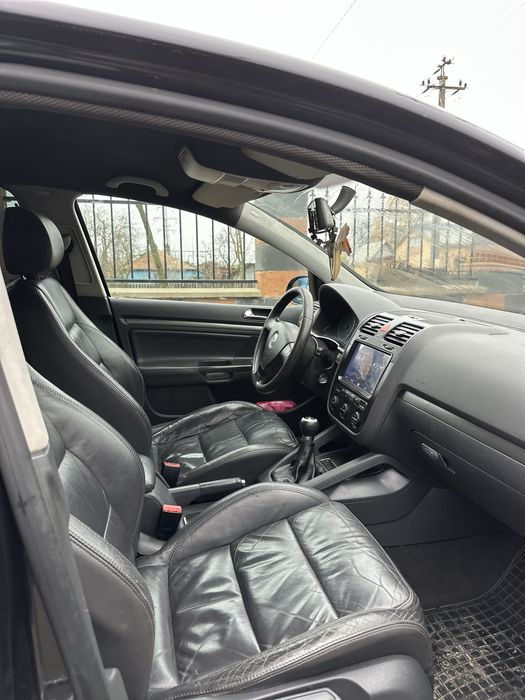 Vând gold 5,an 2005!