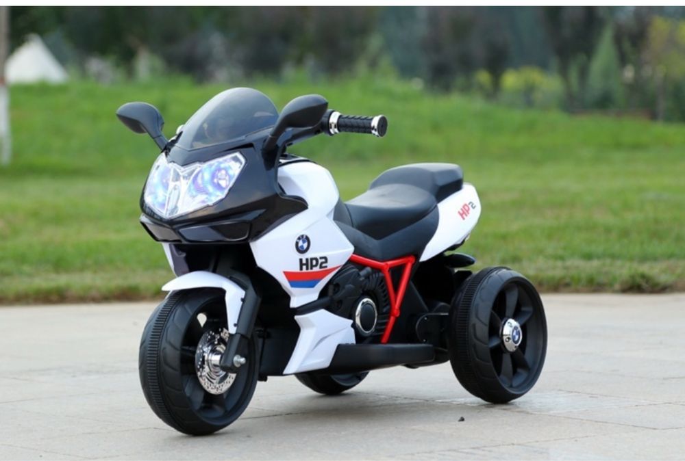 Детский стульчик и машина геленваген