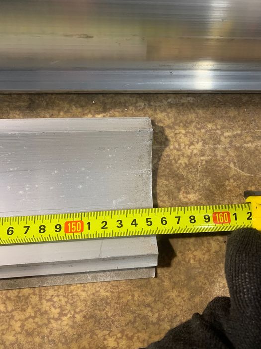 Профиль алюминиевый .