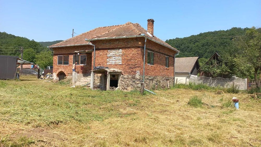 Casă din cărămidă + 3,6 ha pădure – teren 8.123 mp Hațeg