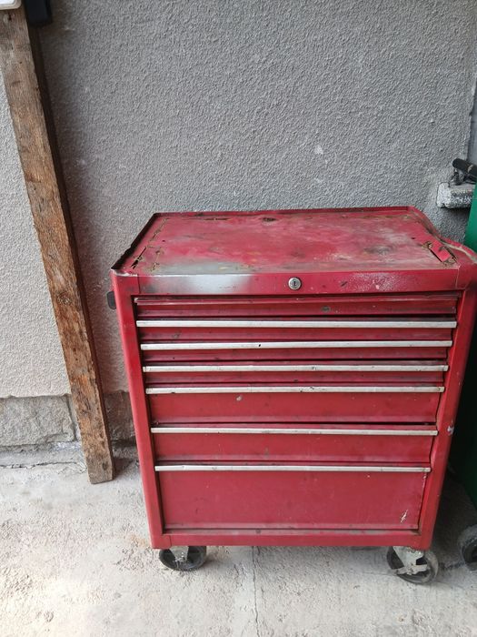 Шкаф за инструменти