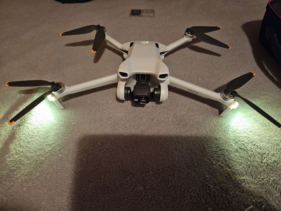 Vând Dronă Dji Mini 3/Telecomandă Dji  RC RM 330