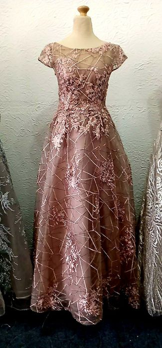 Vecherni kuylaklar 15 ta. Holatlari yaxshi