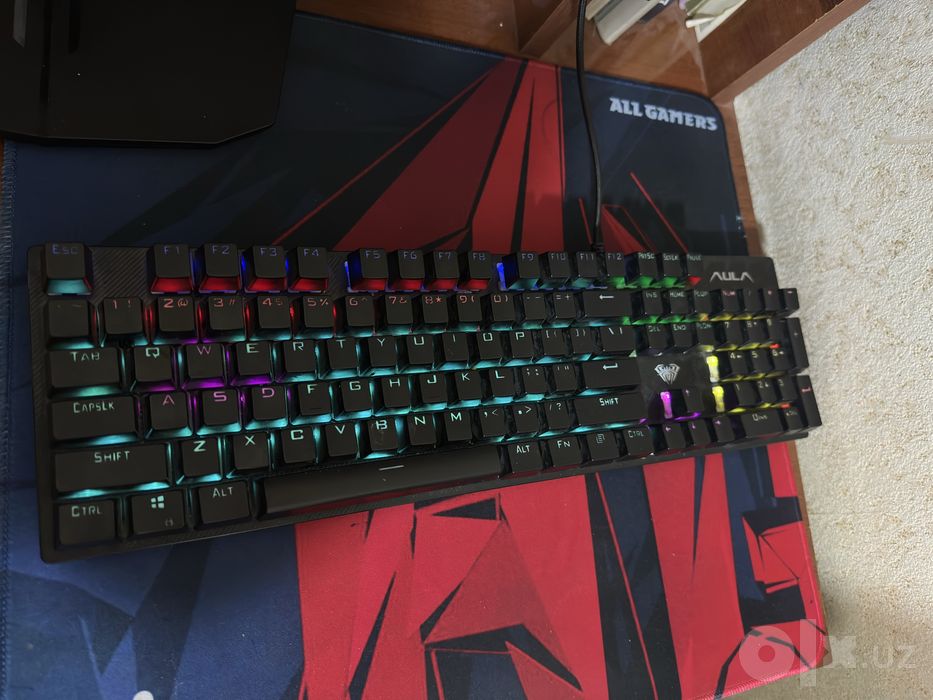 Mehanika klaviatura va gaming naushnik