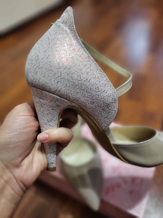 Pantofi piele lacuita, culoarea bej