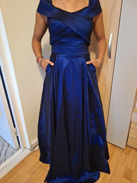 Vând rochii de seară