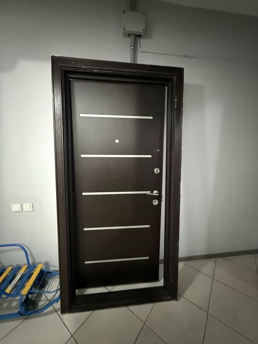 Продам входной дверь