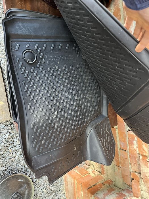 Продам коврики резиновые.