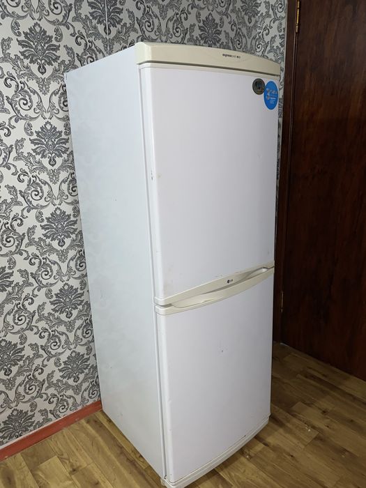 Холодильник для кухни